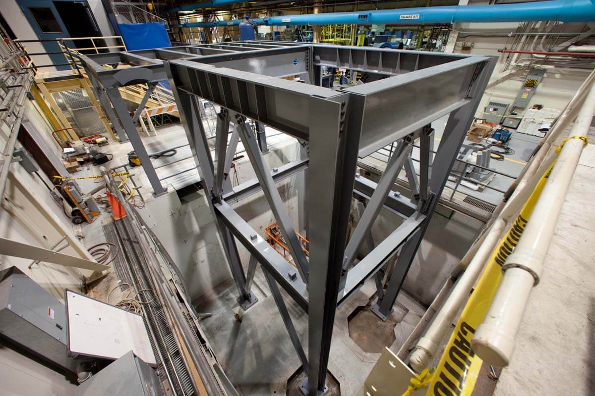 Metal structure inside a workshope